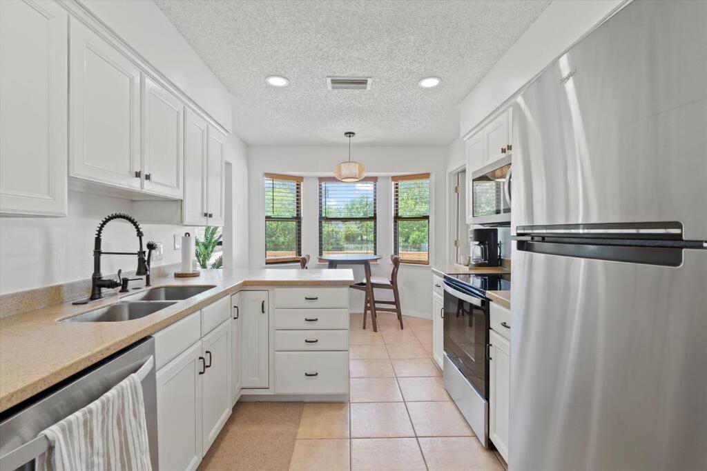 Spacious Home Near Beach, Large Yard, Game Room And Dog Friendly 傑克遜維爾 外观 照片