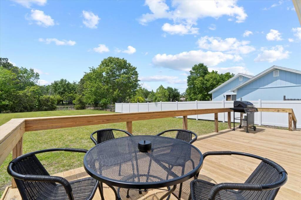 Spacious Home Near Beach, Large Yard, Game Room And Dog Friendly 傑克遜維爾 外观 照片