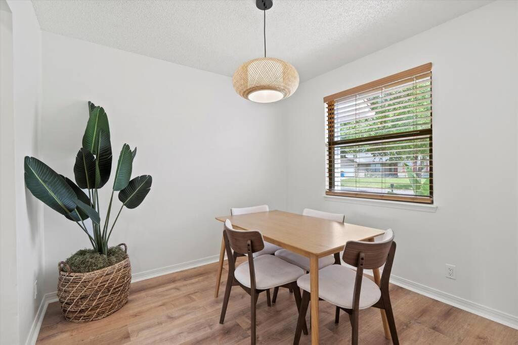 Spacious Home Near Beach, Large Yard, Game Room And Dog Friendly 傑克遜維爾 外观 照片